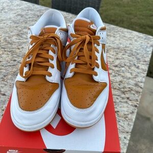 Nike Dunk Low QS
Dark Curry White